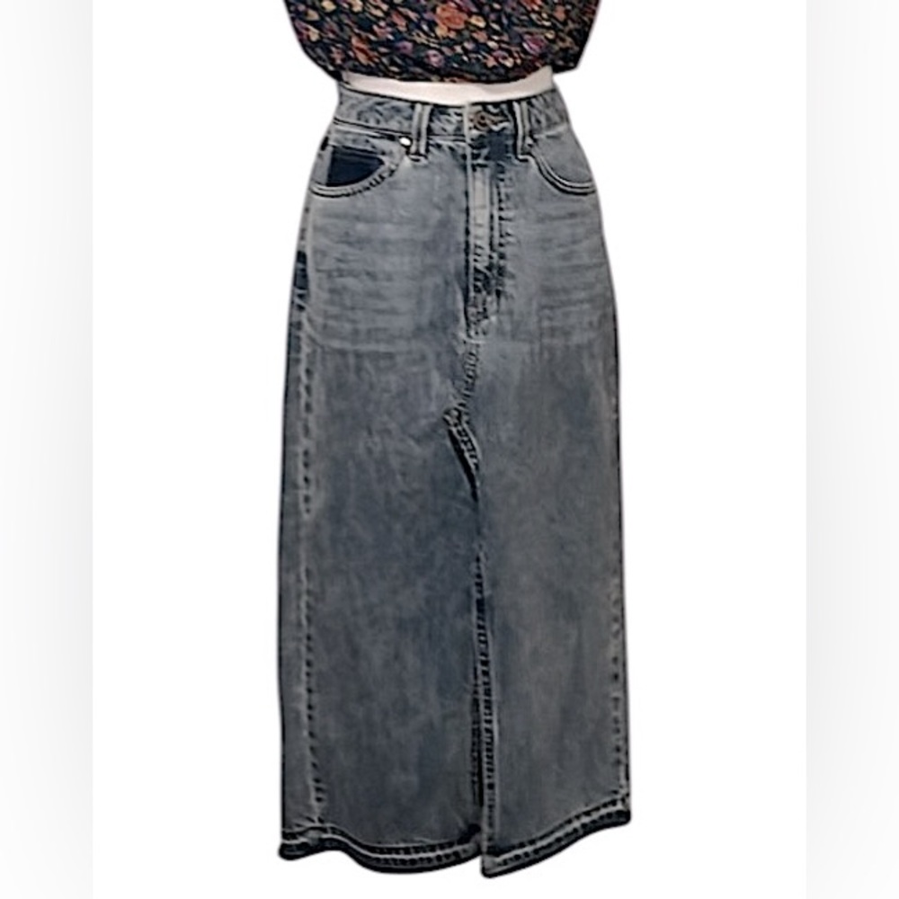 Guess Women’s Distressed Vintage Blue Denim Boho Jean Midi Maxi Skirt
Sz 26